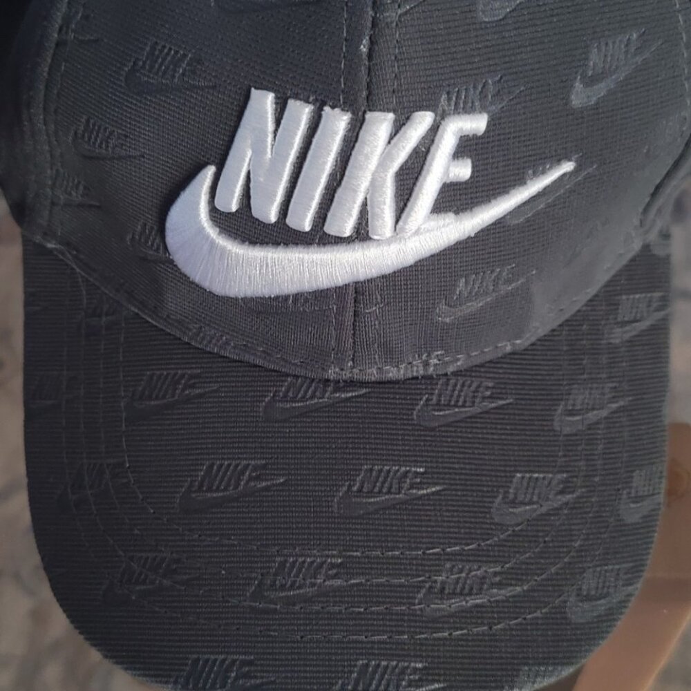 Grey Nike hat